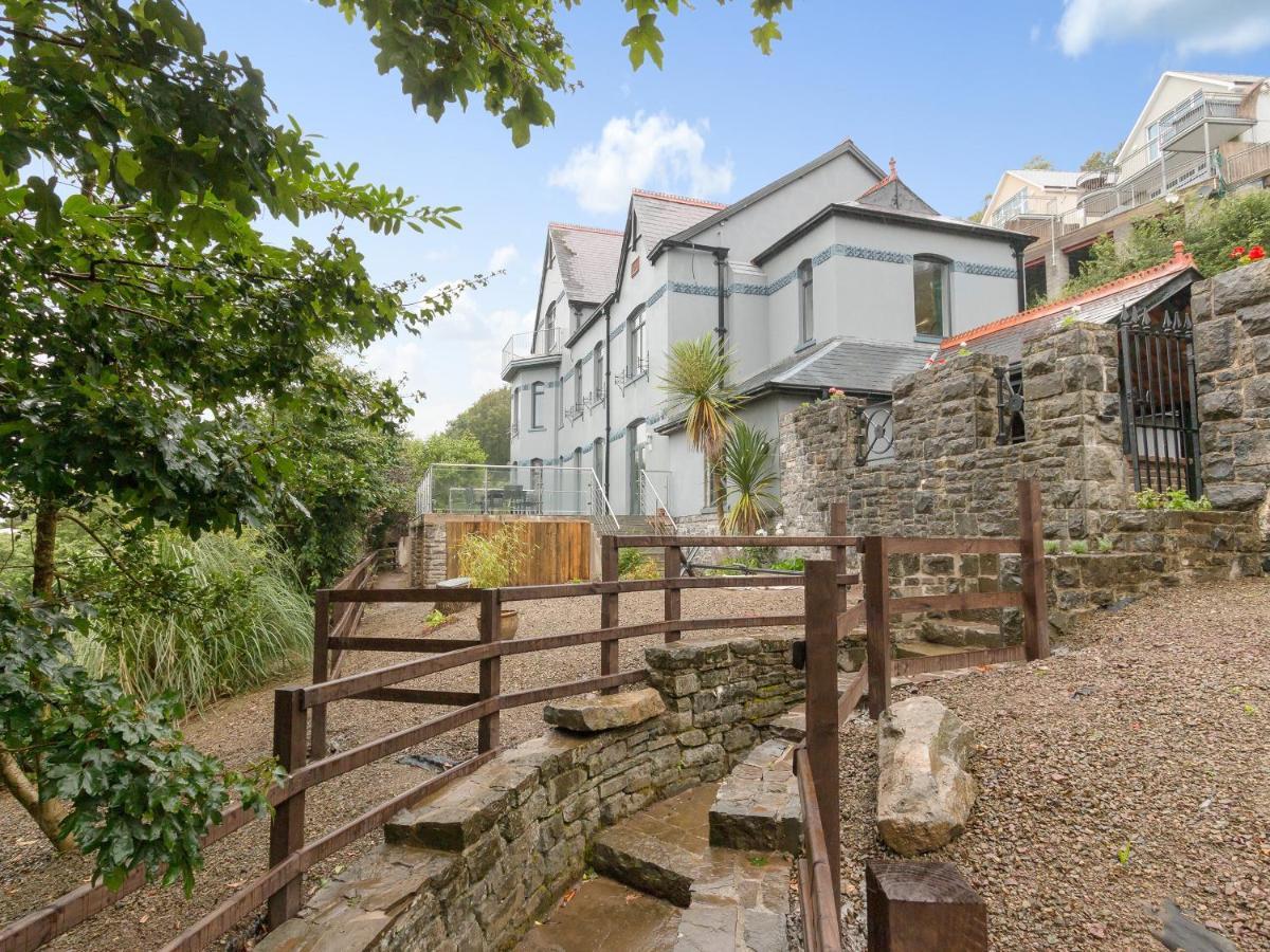 Pendine Manor Villa Exterior photo
